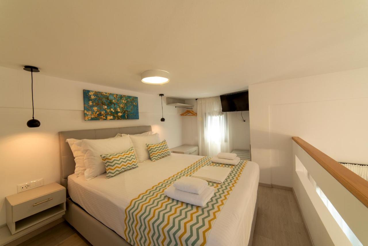 Emmy Villa Anevato